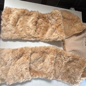 Faux Fur Scarf in Tan with pockets